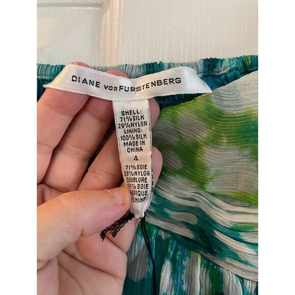 NWT Diane von Furstenberg Silk Knee Length Tent Dress size 4. - Picture 9 of 13